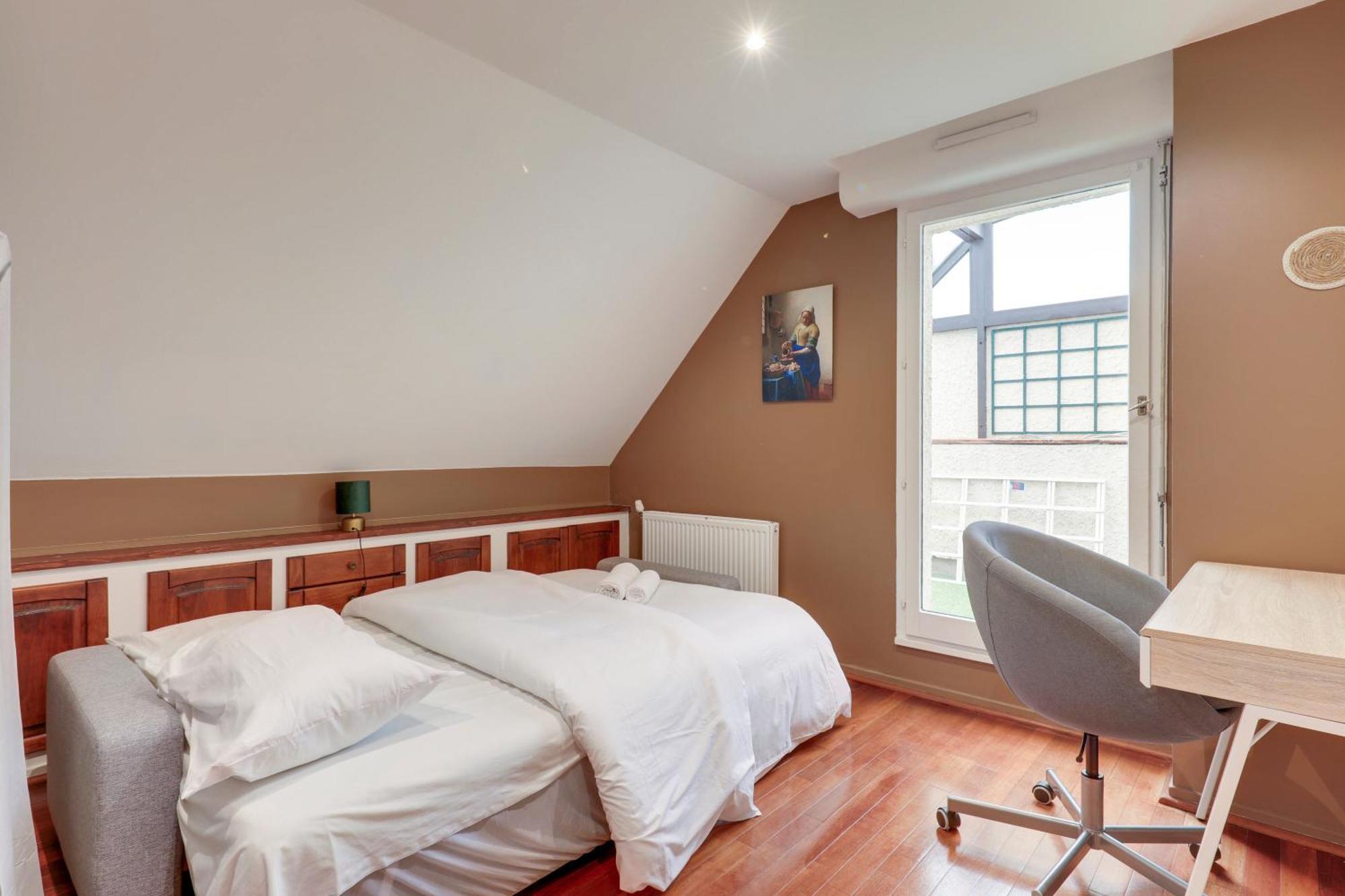 Duplex With Parking * Sannois